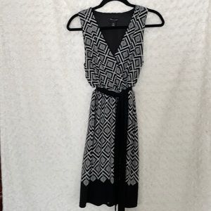 White House Black market dress SZ 4 elastic waist
